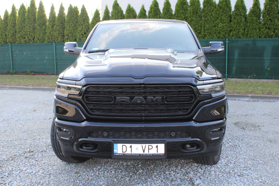 RAM 1500 z kierowcą